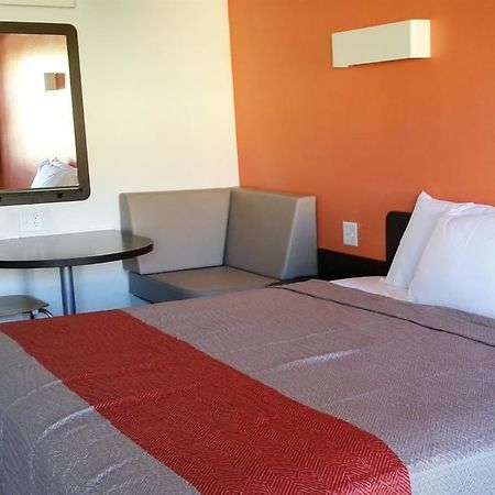 Motel 6-Blue Springs, Mo Bagian luar foto