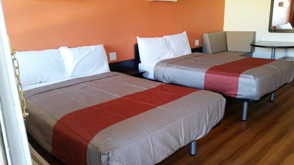 Motel 6-Blue Springs, Mo Bagian luar foto