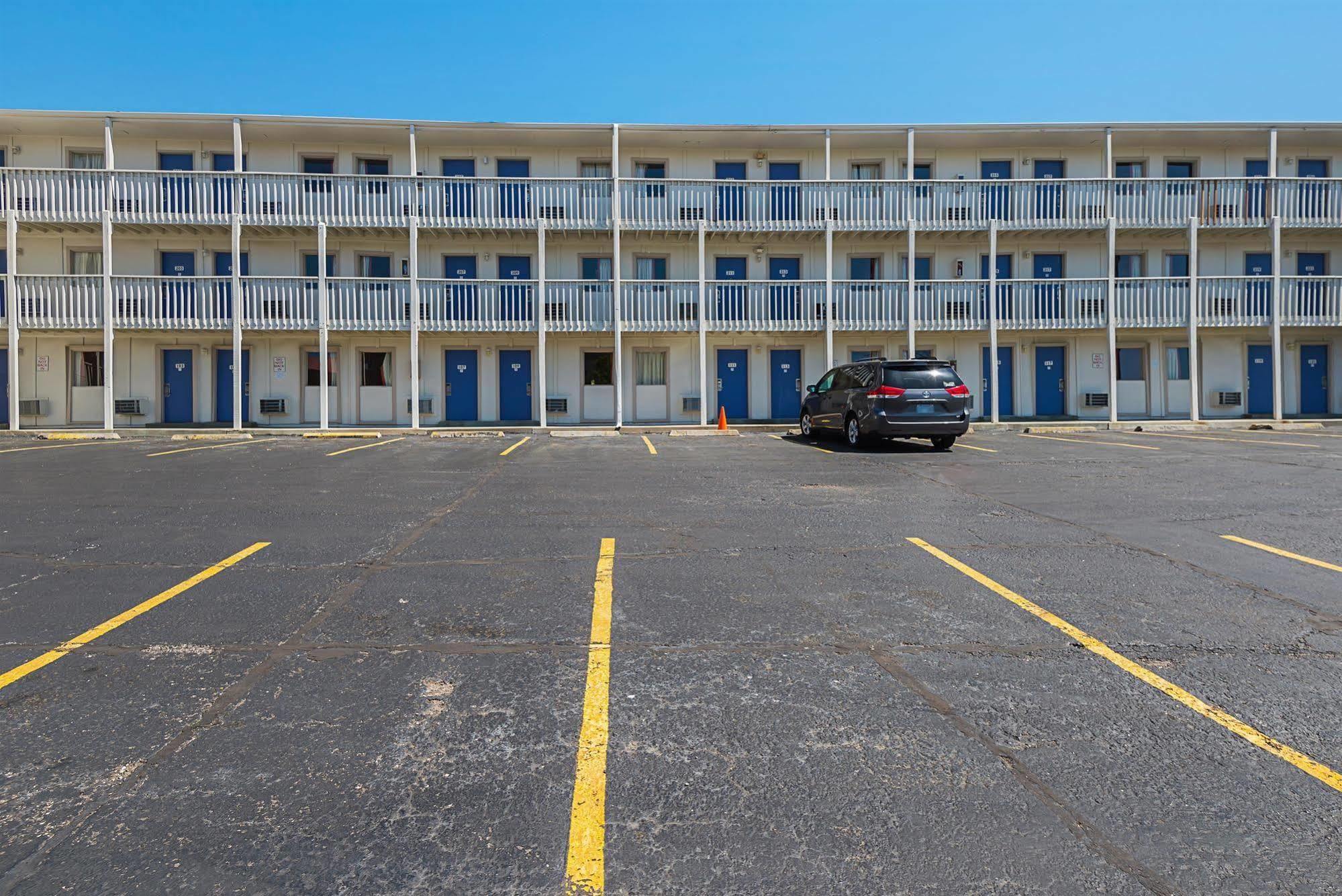 Motel 6-Blue Springs, Mo Bagian luar foto