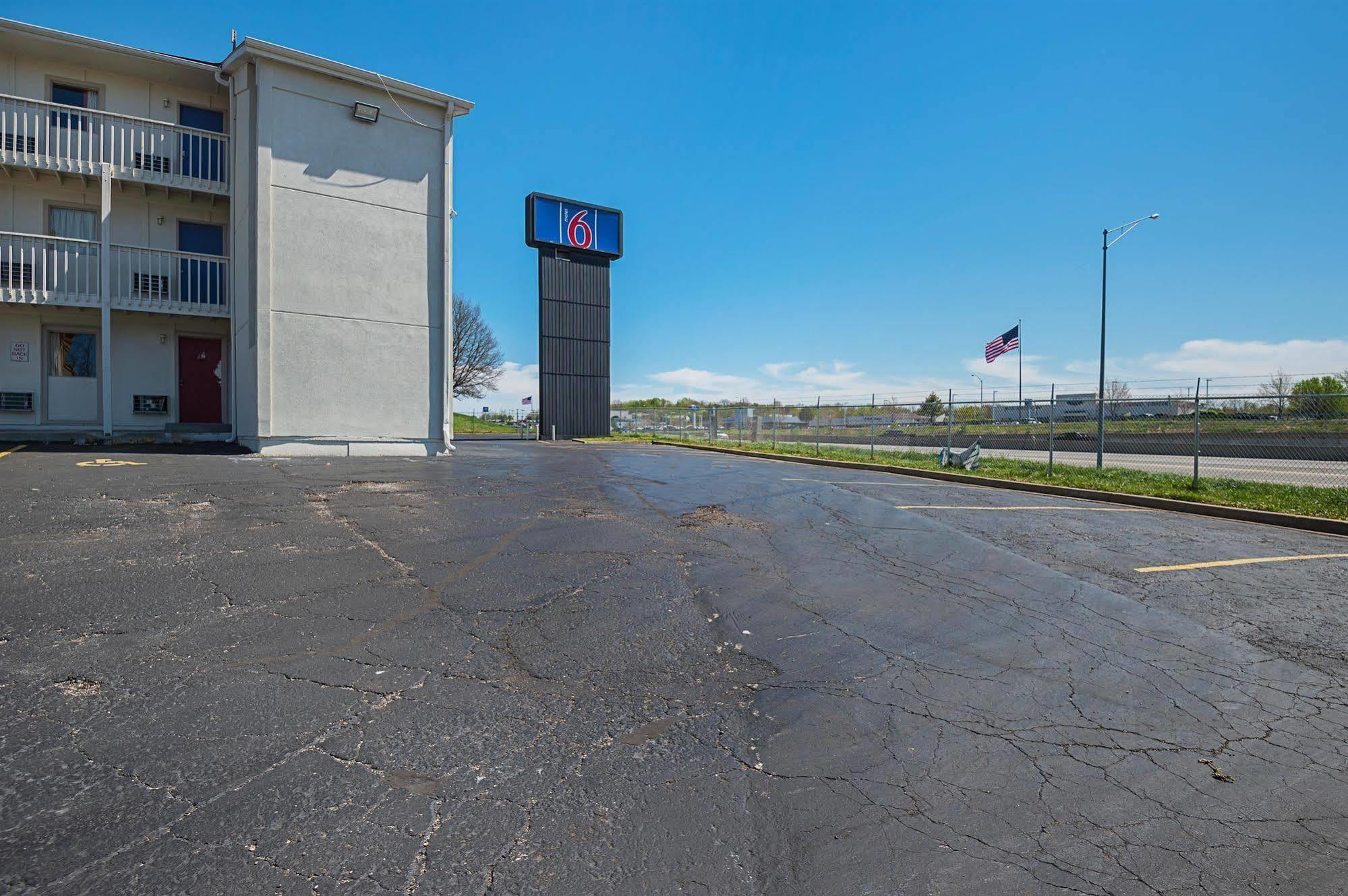 Motel 6-Blue Springs, Mo Bagian luar foto