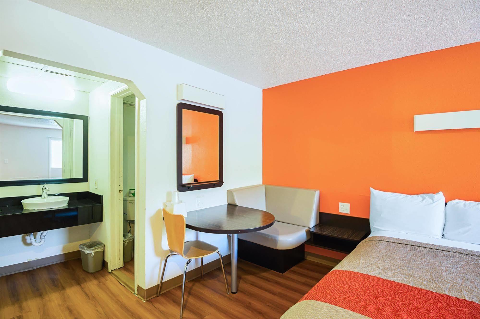 Motel 6-Blue Springs, Mo Bagian luar foto