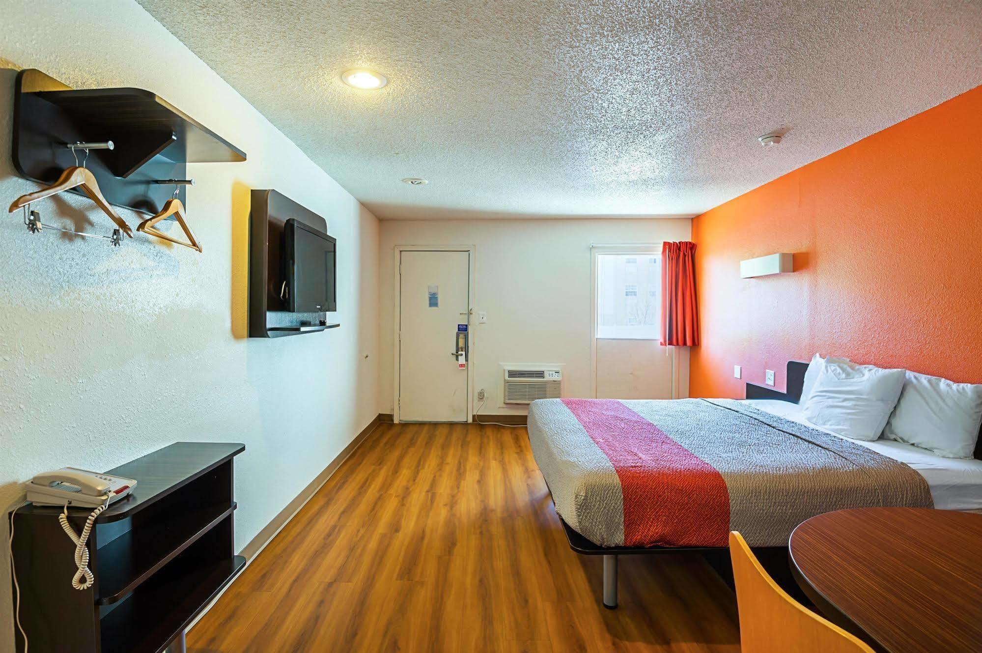 Motel 6-Blue Springs, Mo Bagian luar foto