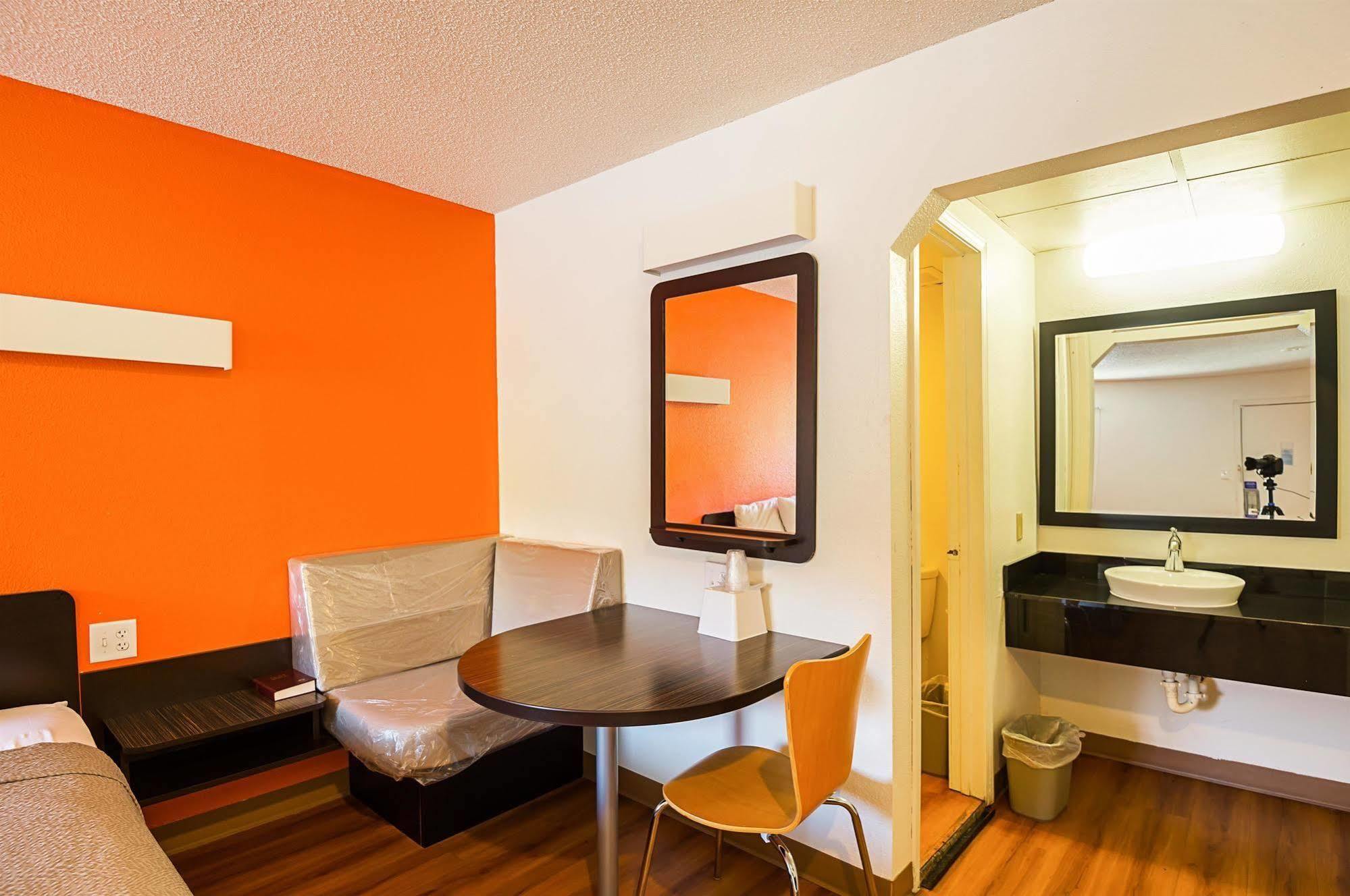 Motel 6-Blue Springs, Mo Bagian luar foto